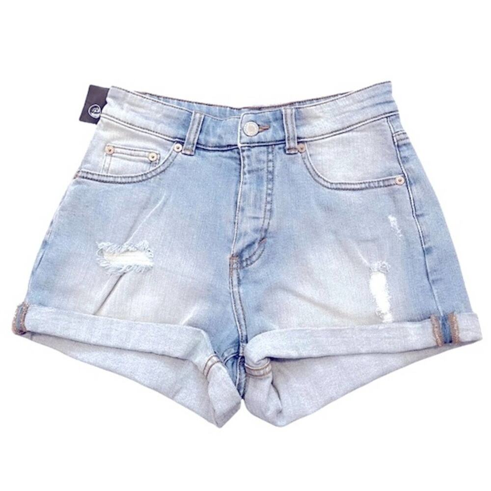 Cheap Monday Light Wash Distressed Donna Short Air Blue Wash Size 26 NWT - Picture 2 of 13